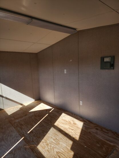 10 x 16 Lined Office - H204161 - Image 3