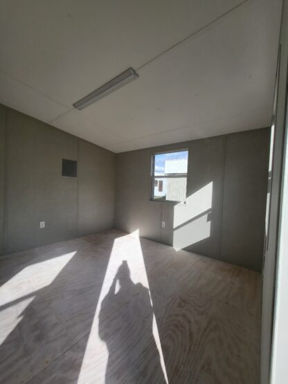 12 x 20 Lined Deluxe Office - H204623 - Image 16