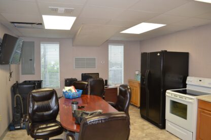 48 x 86 Office - Image 6